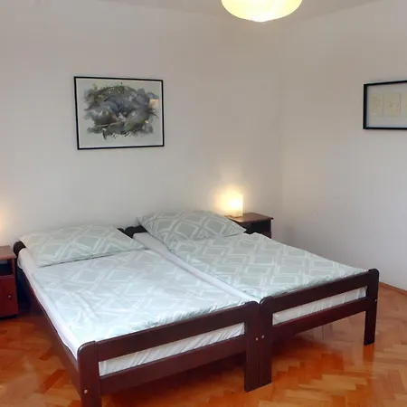 Warm And Comfy With Parking! Apartment *