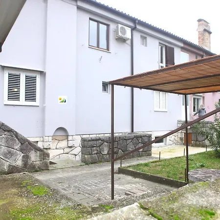 Warm And Comfy With Parking! * Piran