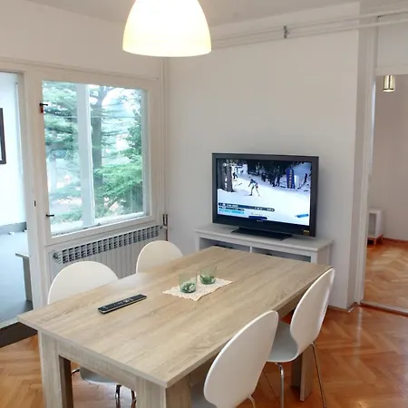 Warm And Comfy With Parking! Apartman *
