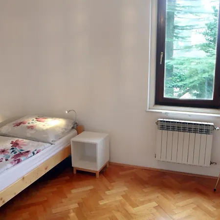 Warm And Comfy With Parking! Apartment *