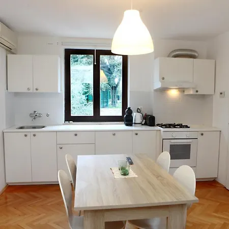 Warm And Comfy With Parking! * Piran