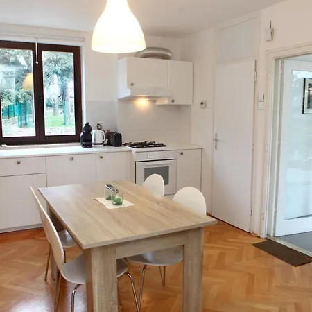 Daire Warm And Comfy With Parking! Piran