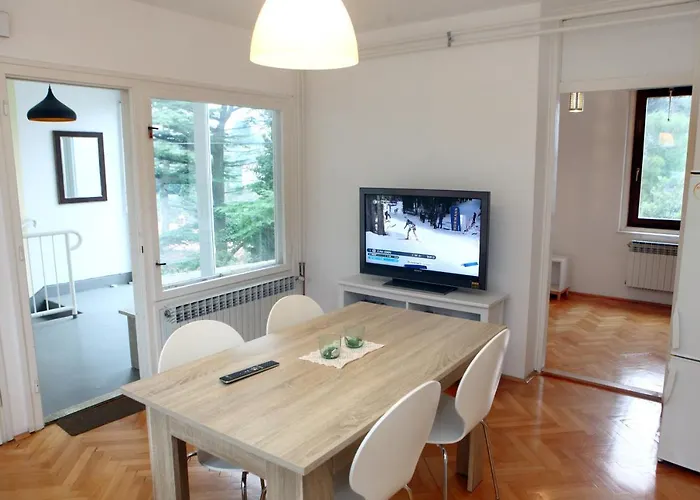Warm And Comfy With Parking! Apartamento *