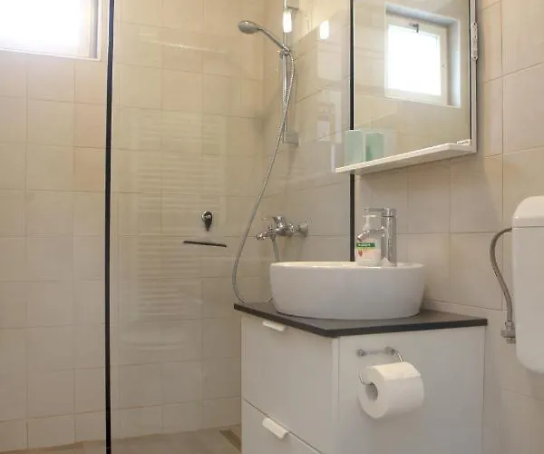 Warm And Comfy With Parking! Apartamento Piran