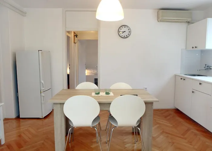 Warm And Comfy With Parking! Apartamento Piran