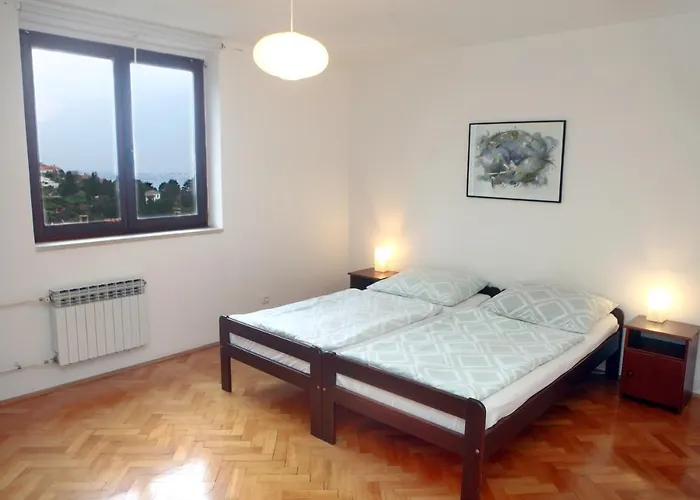 Warm And Comfy With Parking! Piran